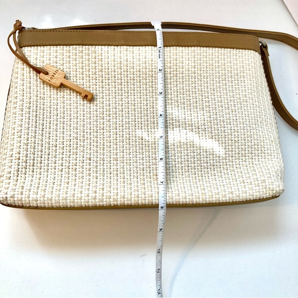 🌼Fossil vintage leather & woven straw shoulder bag w/key fob & pink plaid lining - Picture 7 of 9